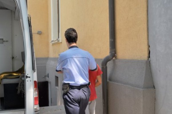 Tulcean urmărit internaţional, adus în ţară de poliţişti